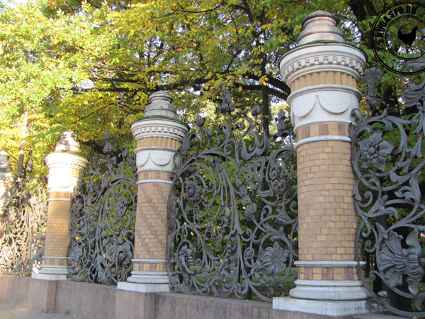Ограда Михайловского сада в Петербурге