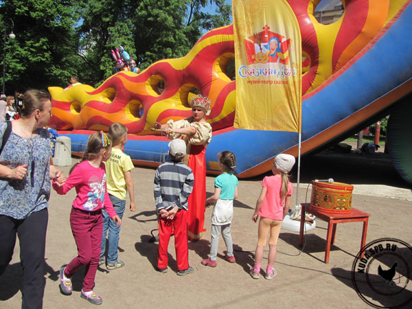 Дети в Александровском парке