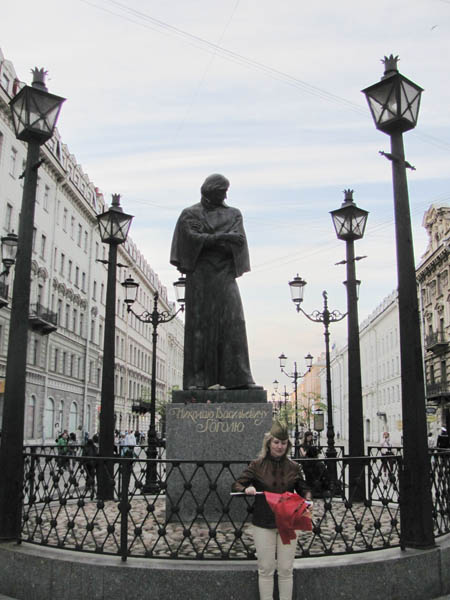 Невский проспект, памятник Гоголю