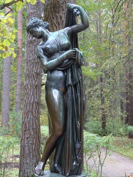 Статуи в Павловском парке